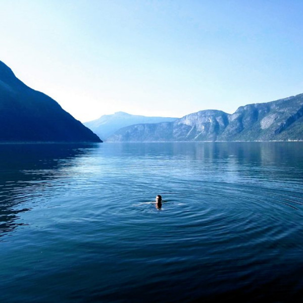 Wild swimming at Eidfjord in Norway - Krakeskarvet