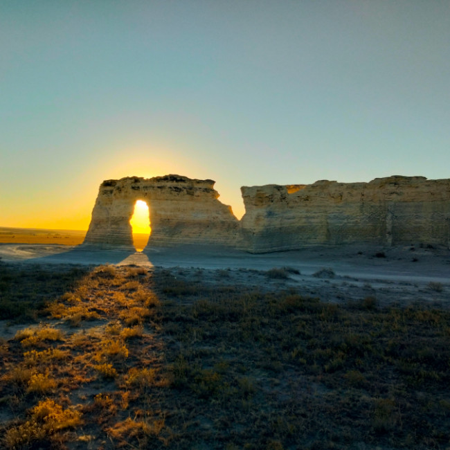 Monument Rocks Chalk Pyramids - Monument Rocks Chalk Pyramids